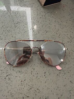 Quay Australia Women’s Tortoiseshell Aviator Sunglasses with Pink Temples